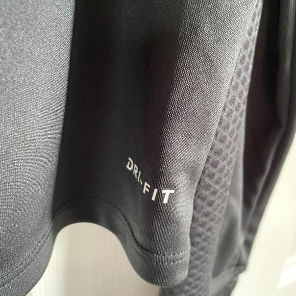 NIKE SWOOSH DRI FIT TOP SZ L - Picture 4 of 5